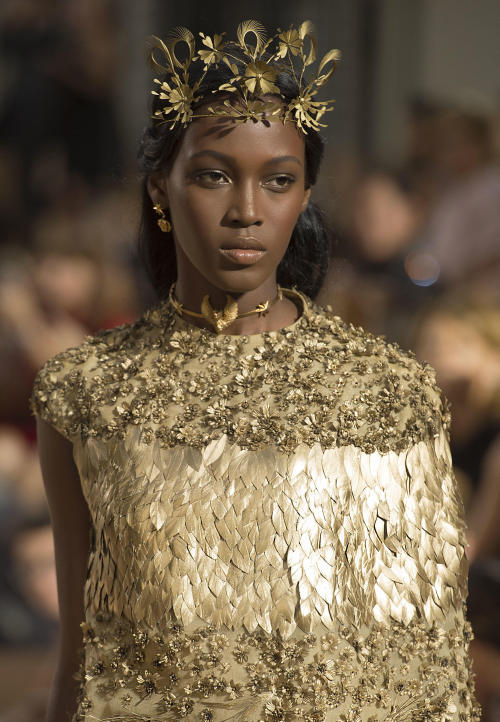 midvintr:  Valentino’s Mirabilia Romae Haute Couture Show Fall 2015 