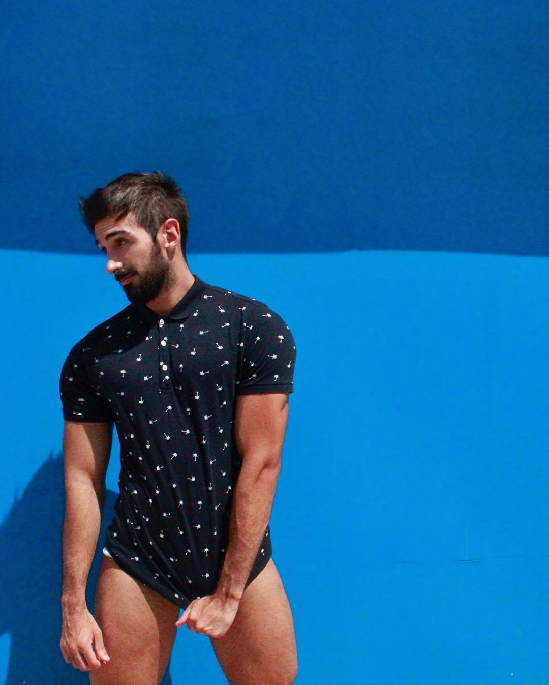 malefeed:   leotakespix: 🐳i miss summer sometimes🐳 [x] #leotakespix tumblr
