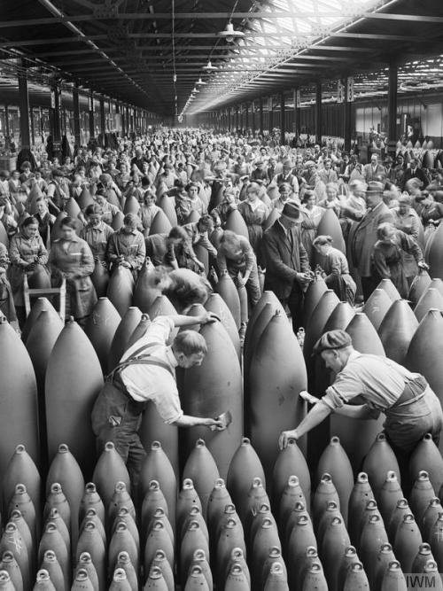 historicaltimes: Endless line of workers getting artillery shells ready for attack at the National S