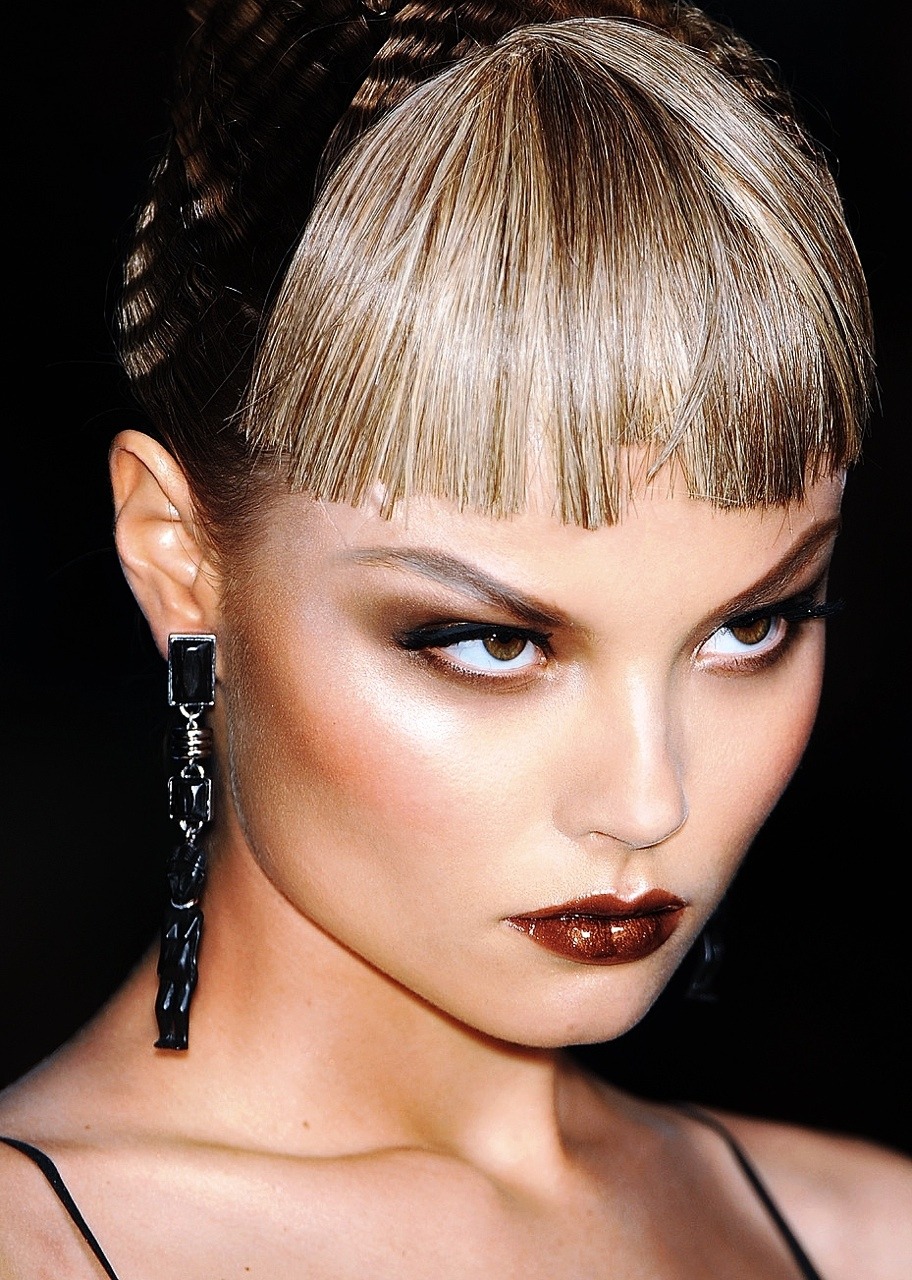 isteiro:  Magdalena Frackowiak at Christian Dior S/S 2009-10
