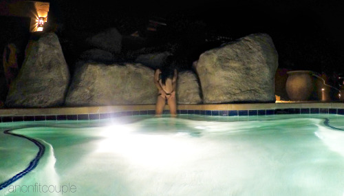 anonfitcouple:  Weekend shenanigans at the resort…. interestingly enough, we’re pretty certain the couple 10 feet from our spot were doing the same thing 😈