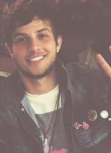  Kissued asked: “Chay Suede ou Arthur Aguiar?”   