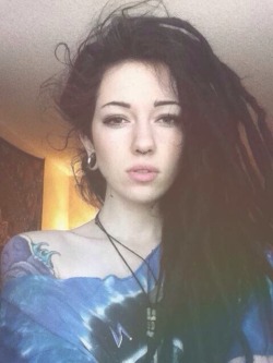 alternative-grunge-girls:  All around beautiful