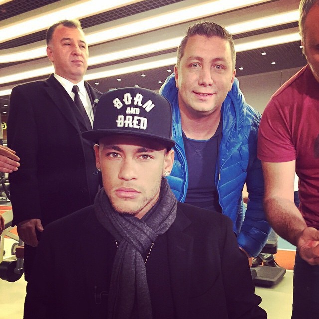 fzneymar:  12.01.2015 Neymar mit Fans in der Turkei  Photo by @gulcyl @sporhocam