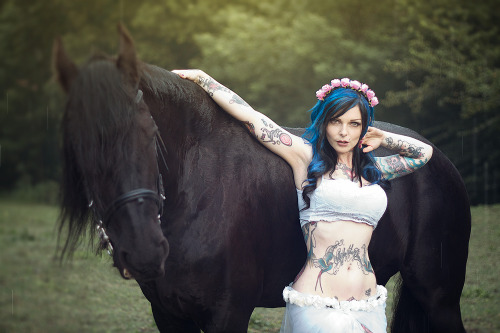 inblackphoto:  RIAeMORGANA modella : Riae suicide horse : Morgana 