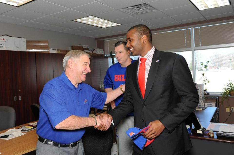 000gooby:  Ej Manuel arrives in buffalo 