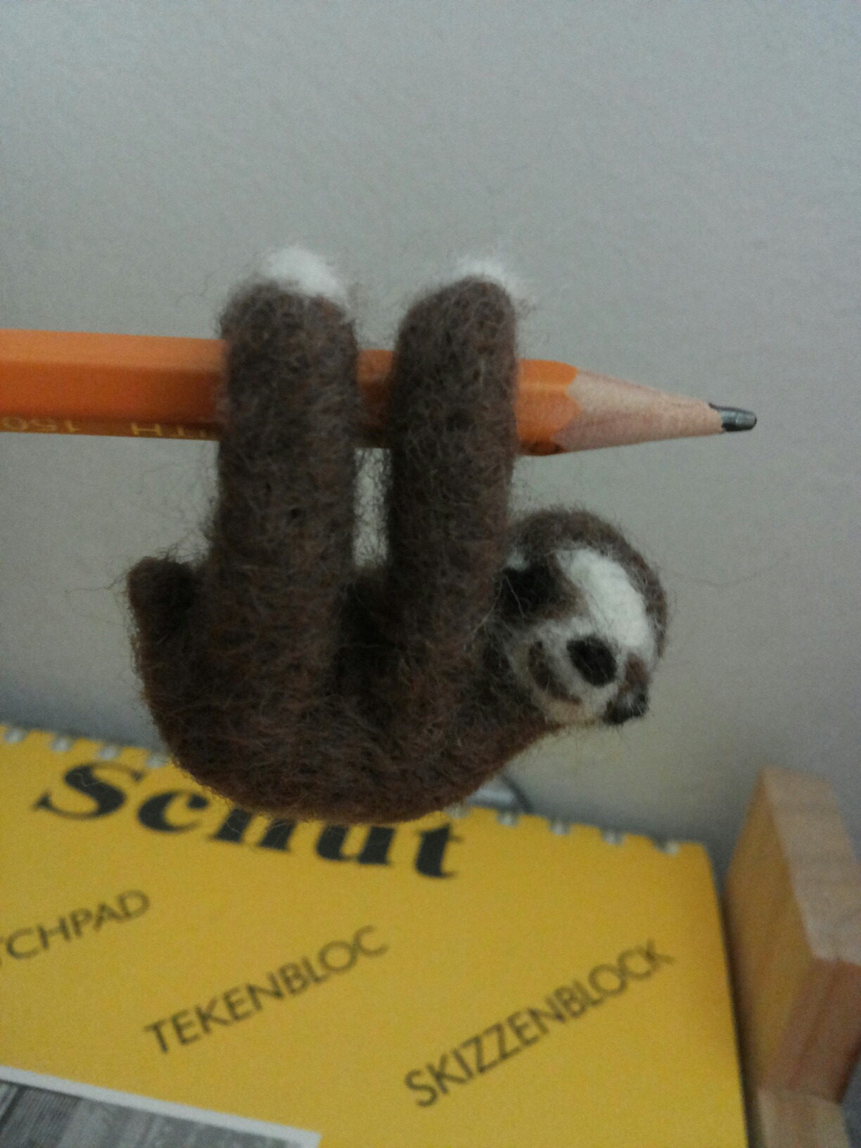sumenya:  i made a sloth friend, he smol