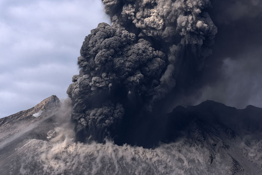 biogeodani:  Preciosas fotografías de erupciones del volcán Sakurajima, en Japón,