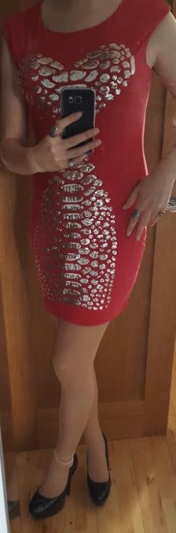 Feeling sexy in a cute new dress. x