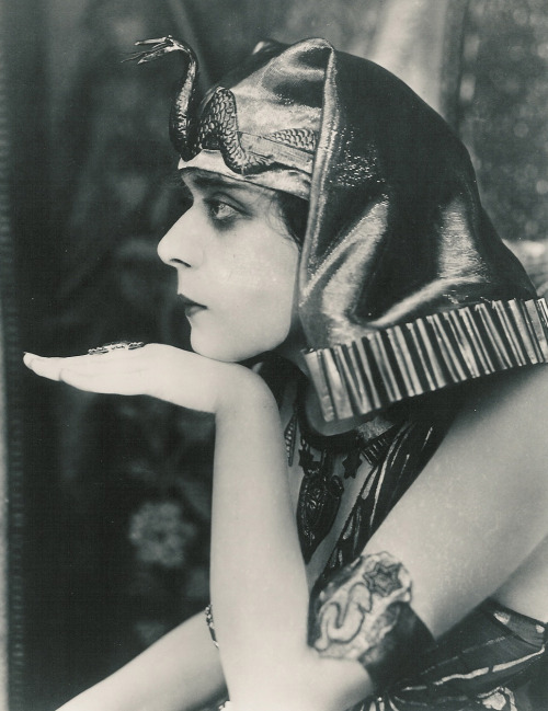 Portrait of Theda Bara in Cleopatra directed by J.Gordon Edwards, 1917