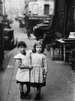 varietas:  Édouard Boubat: Les Aimes / L’Amitie, Paris, France, 1952 Paris in the Springtime,  March 23 - June 8, 2013 / Peter Fetterman Gallery