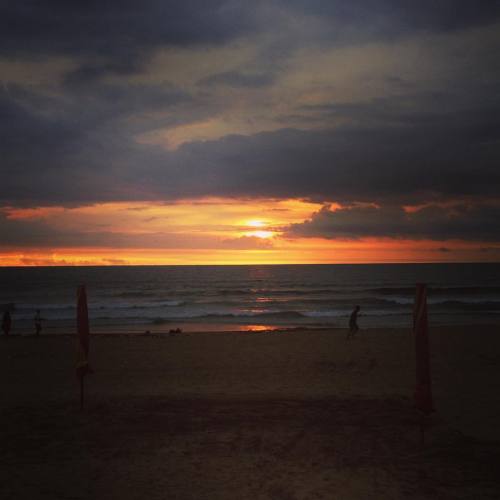  • • #seminyak #bali #sunset #legian #beach #happy #birthday (at Mozzarella by the Sea)