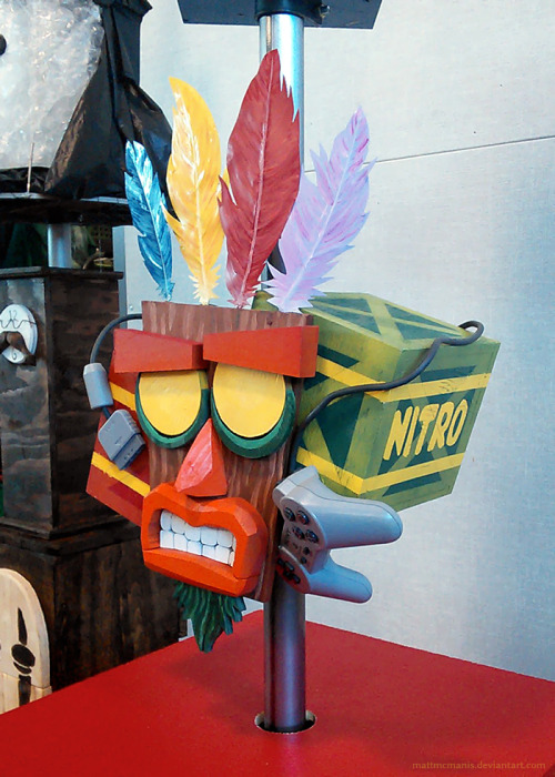 jefflaclede:  retrogamingblog:  Aku Aku Crash Bandicoot Sculpture made by Matt McManis  OLD SCHOOOOOOOOOL 
