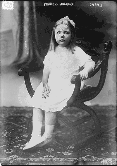 crossconnectmag:  Artist Kevin Weir creates animated gifs using old photographs