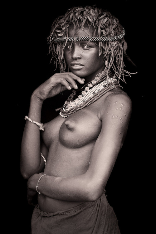 ethnotribegallery: Toudaio III - Dassanech girl close to Omorate, Ethiopia  by  Mario Gert