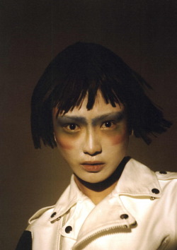 dustulator:  Ling Ling Kong shot by Mark O’Sullivan in a Comme des Garcons editorial for Under the Influence magazine S/S 2011 