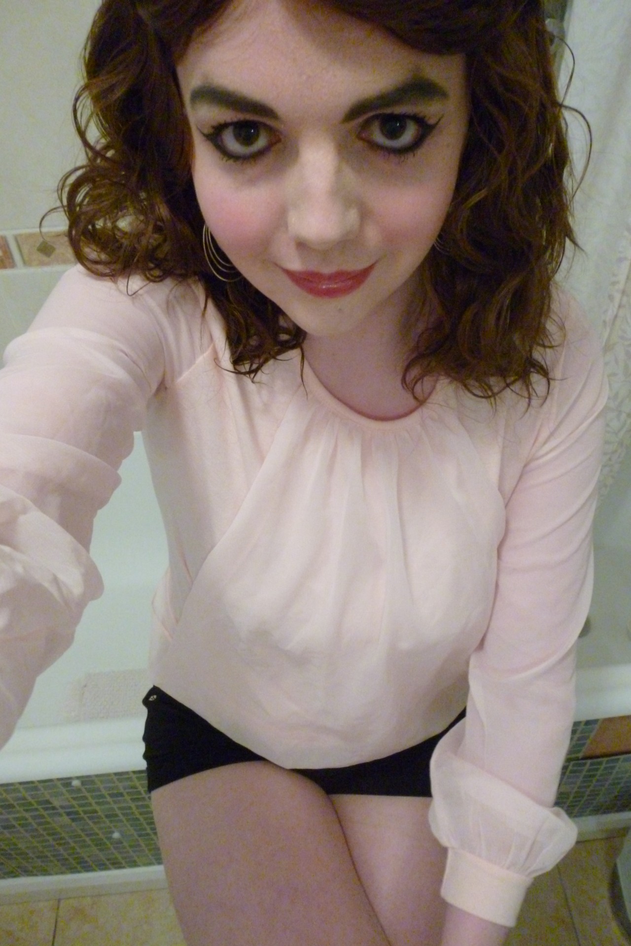 lucy-cd:  PicturesThis has to be one of my many favourite outfits, so gorgeous! &lt;3