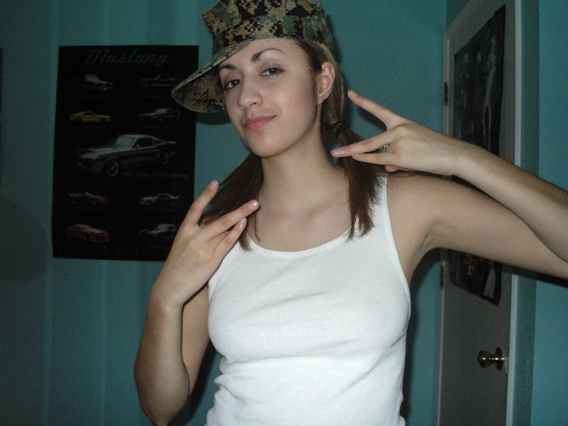 myusmc:  Sexy girl in cammies 