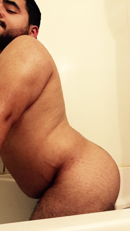 hollawithin:  C'mon and get down with the thickness 🍑