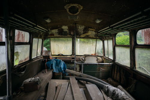 スチームパンク風バス→詳細 Abandoned steampunk-style bus. 