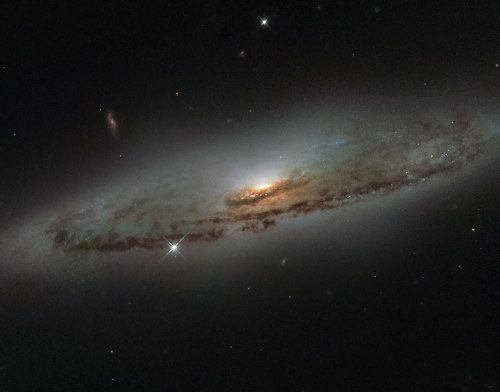 Hubble Sees a Supermassive and Super-hungry Galaxy : This NASA/ESA Hubble Space Telescope image show