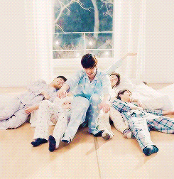 shinees-deactivated20190406:  sungjae accidentally sits on peniel 