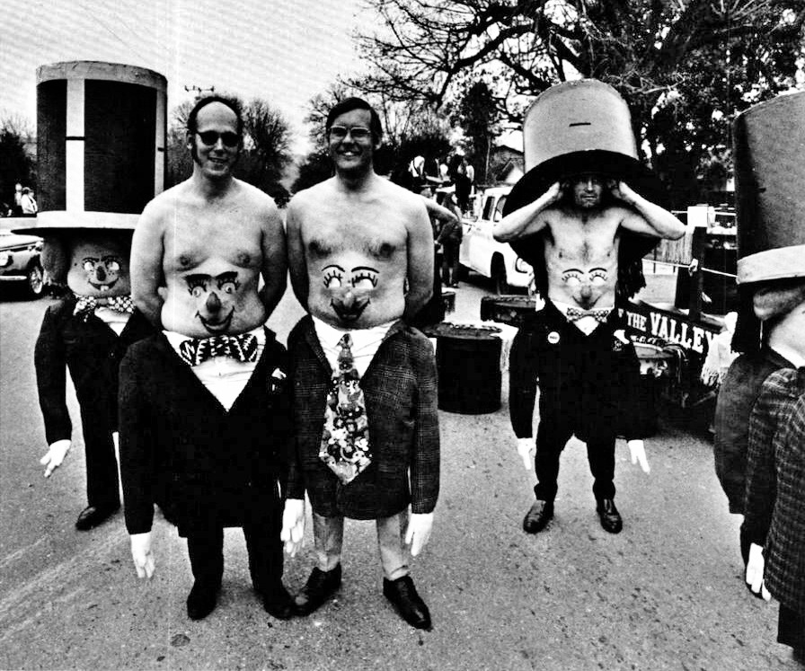 Bill Owens - Good Times parade, California, 1972.