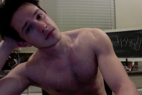 dominickwhelton:My “I just got off work and am too tired to make a normal face” face haha