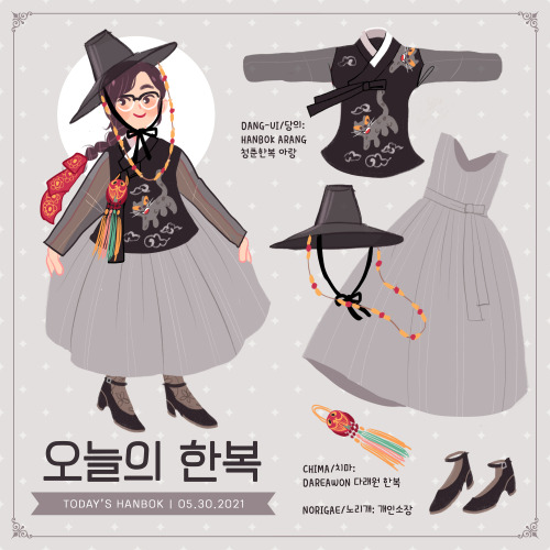 Today’s Hanbok | 오늘의 한복 Channeling some witchy vibes with a embroidered dang-ui and a gat