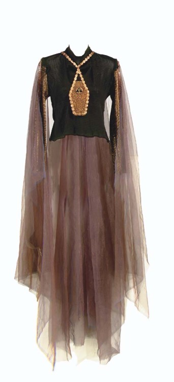 yel-halansu: T’Pau’s dress from Amok Time (Star Trek TOS) Source