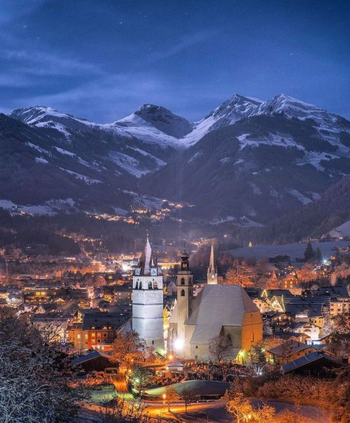 Kitzbühel in Tirol ✨ © @michaelwerlberger #weloveaustria #mountains #tyrol #christmastime 