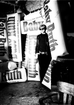 novaub313:  Andy Warhol with Baby Ruth bars, photo by Billy Name, 1966… 