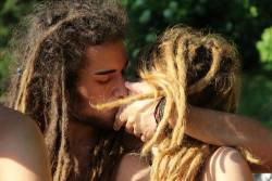 dreadl0ckheaven:  freelovemovement:  flower children  Dread blog 