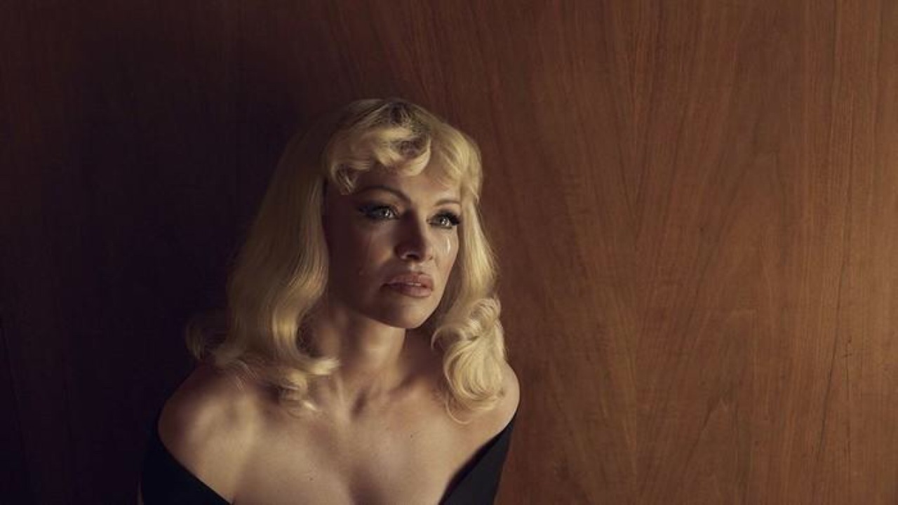 snpsnpsnp:  Pamela Anderson shot by Luke Gilford for VICE like she’s auditioning