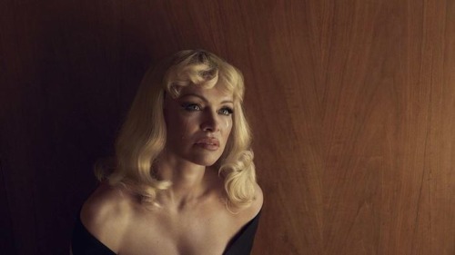 snpsnpsnp:  Pamela Anderson shot by Luke Gilford for VICE like she’s auditioning for the new Twin Peaks 