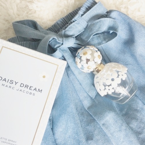 pyokki:  Daisy Dream + Denim Skirt | ig: pyokkimassu Read more