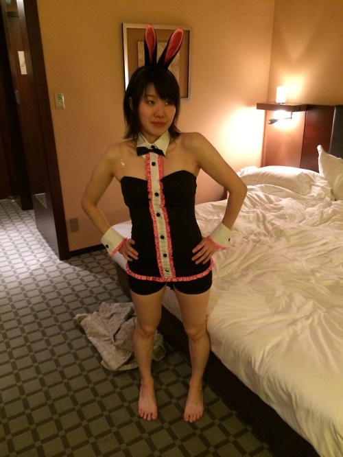 risamiyagi:浅見 有里　昭和６２年１２月２２日笑顔で外人の上で腰を振る姿がエロいですね。