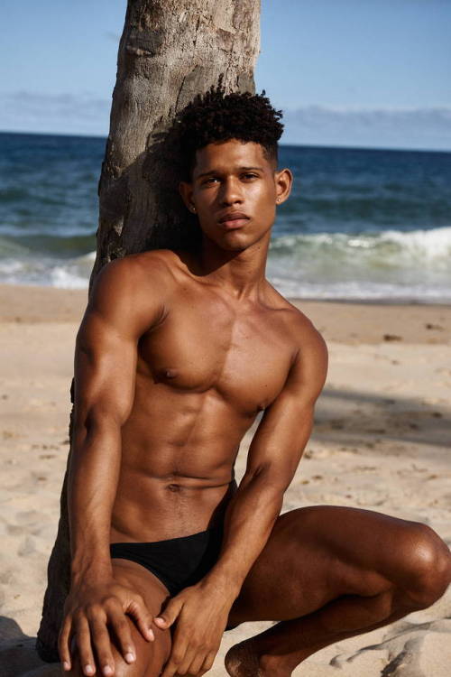 chr-stos: Alan Mendes by Pedro Pedreira – Bannanna (Summer 2019)