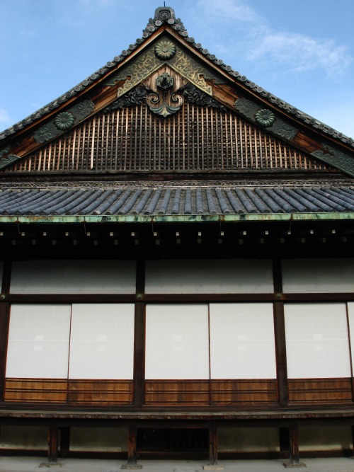 chiisai-fukurou:  This time it is Kyotos Ninomaru palace of the Nijo castle :) It is a really nice place and quite spacious compared to other Japanese sights :)The interior of it is just wonderful and really worth a visit :3 I just like the look of the