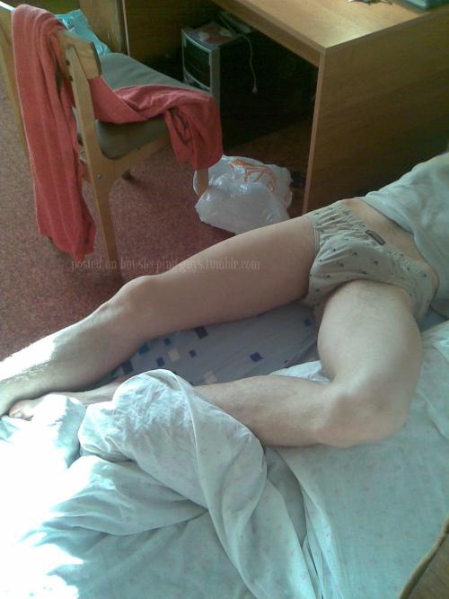 hot-sleeping-guys: Z-z-z Hot Sleeping Guys z-z-Z Your sumbissions on i_love_sleeping_guys(at)yahoo.com 