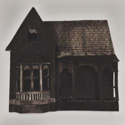 messier111: Made this miniature victorian inspired house from a cardboard pizza box https://www.instagram.com/messier111/ 