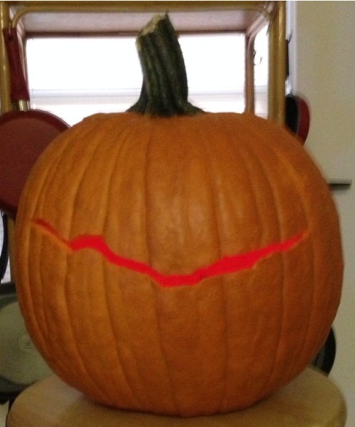 riverscare:riverscare:I’d say that’s a hell of a spoopy crack in my pumpkin.UPDATE: A KID JUST CAME 