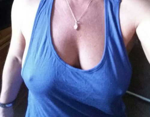 classysassysub:  My Dom is insisting that I wear this in public. Should I resist? Tell me what you think. #classysassysubhttp://classysassysub.tumblr.com  Thanks for the submission