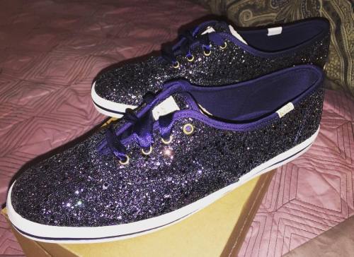 Looky what arrived today!!! Eeeekkkkk! I adore these #keds navy & glitter shoes. How cute are th