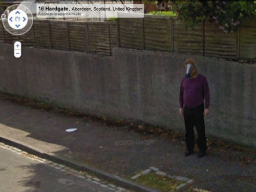 http://9-eyes.com/Imágenes raras de Google Maps Street View.La primera es buenísima.Y la última?!?!!
