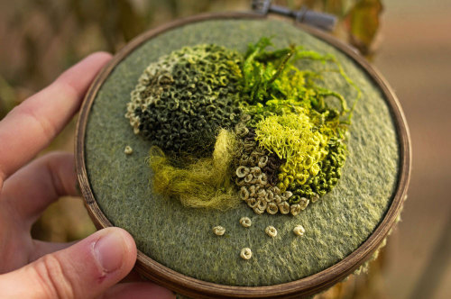 culturenlifestyle:Elaborate Moss Compositions Blossom From Embroidery Hoops Mixed media artist Emma Mattson creates exquisite stitched moss landscape onto embroidery hoops. With the use of felt, thread and the french knot, Mattson’s embroideries mimic