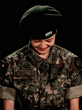 jisooyoongis: (Jisoo &amp; Lisa on vlive the day before Lisa leaves for Real Men 300) – Ji