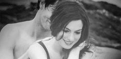 xcelebz:  get to know me meme: 5/∞ tv-movie couples Dexter and Emma - One Day