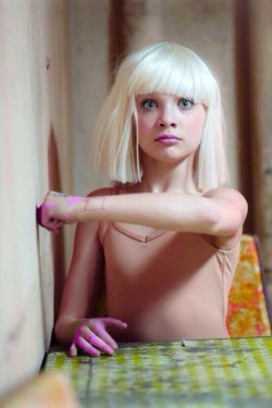 heavenmade7:  Maddie Ziegler-Chandelier