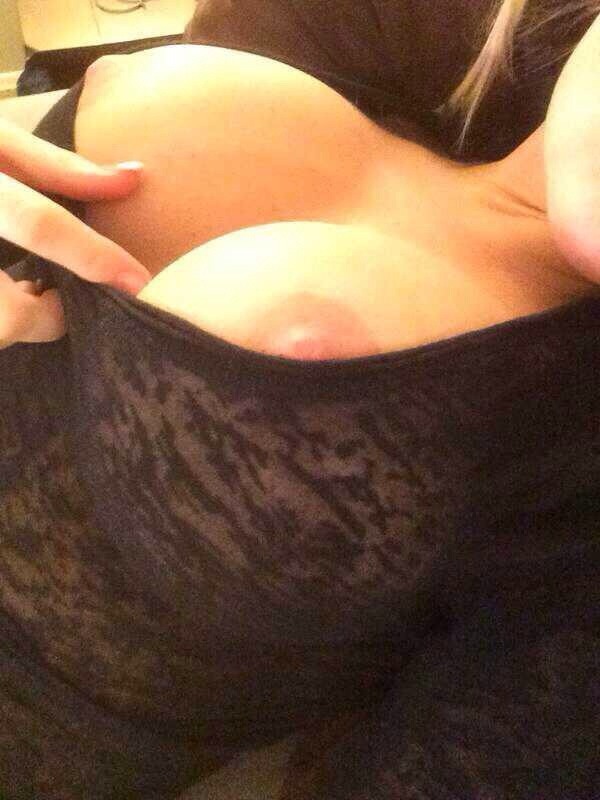 jpangel101:  Hot anonymous kik girl Jo sends pics of her hot body, tits, close up